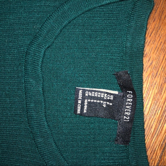 🌟4/$16🌟 Dark Green Cropped Sweater - Picture 2 of 3